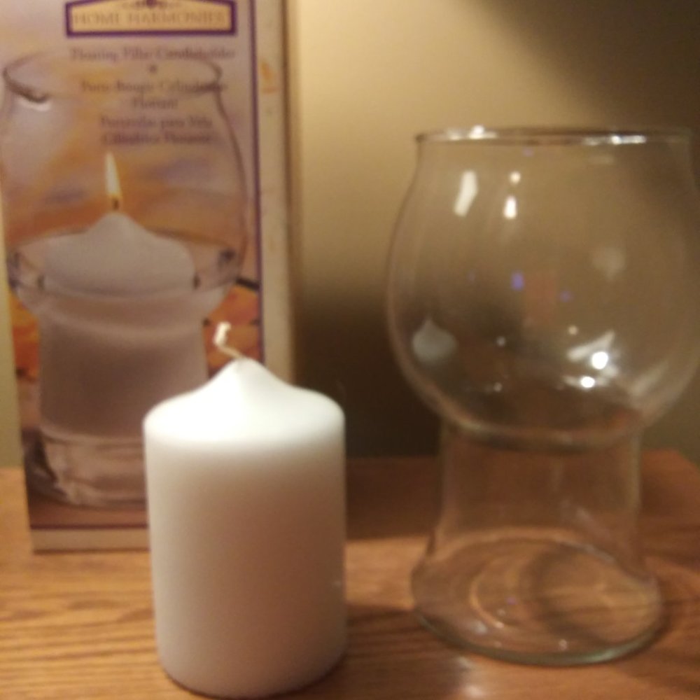 Floating PIllar Candleholder